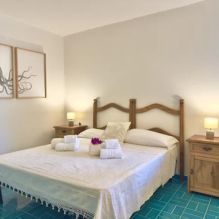 Apartamento New! Private Garden, Sleeps 8 In - Wifi & Private Parking - By Coral Porto Cervo