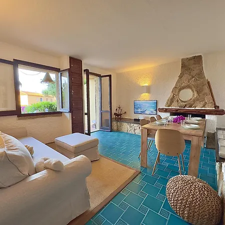 New! Private Garden, Sleeps 8 In - Wifi & Private Parking - By Coral Porto Cervo