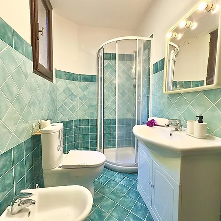 New! Private Garden, Sleeps 8 In - Wifi & Private Parking - By Coral