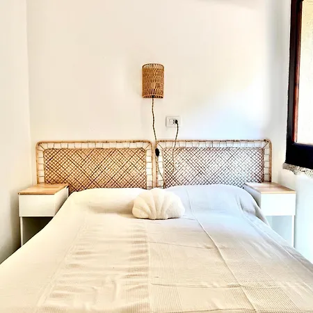 New! Private Garden, Sleeps 8 In - Wifi & Private Parking - By Coral * Porto Cervo
