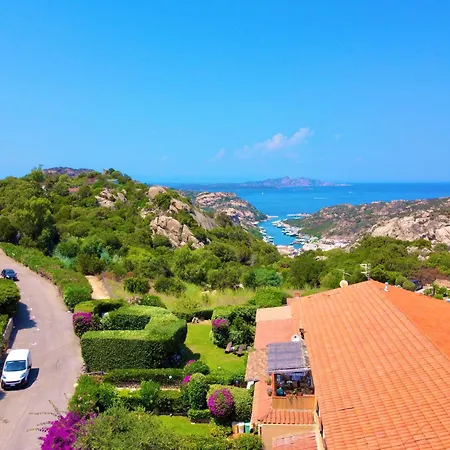 New! Private Garden, Sleeps 8 In - Wifi & Private Parking - By Coral Lägenhet Porto Cervo