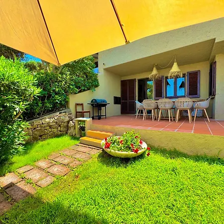 New! Private Garden, Sleeps 8 In - Wifi & Private Parking - By Coral Lägenhet Porto Cervo