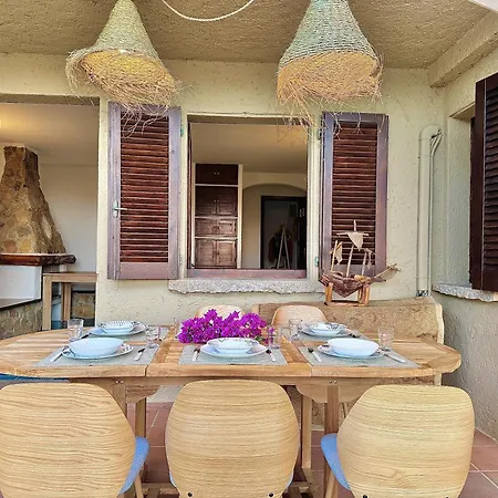 New! Private Garden, Sleeps 8 In - Wifi & Private Parking - By Coral アパート *