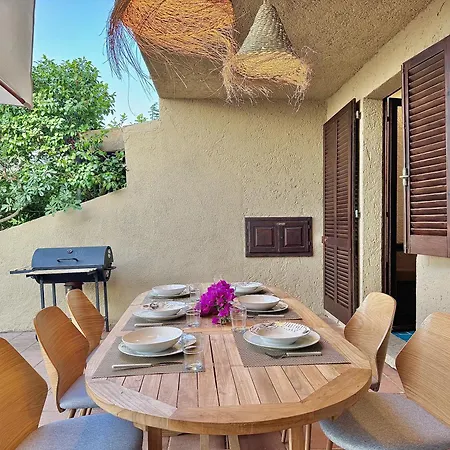 New! Private Garden, Sleeps 8 In - Wifi & Private Parking - By Coral アパート