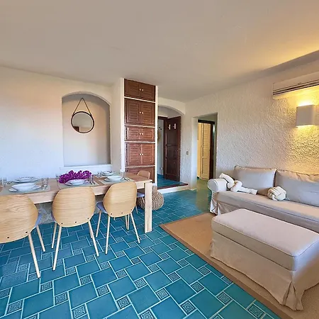 New! Private Garden, Sleeps 8 In - Wifi & Private Parking - By Coral アパート *