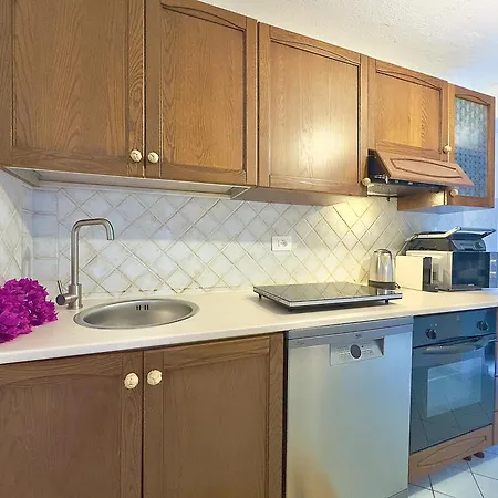 アパート New! Private Garden, Sleeps 8 In - Wifi & Private Parking - By Coral