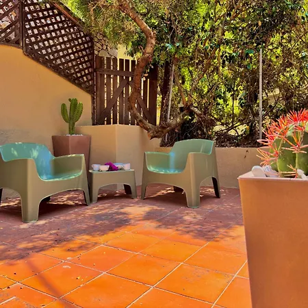 New! Private Garden, Sleeps 8 In - Wifi & Private Parking - By Coral * ポルト・チェルボ
