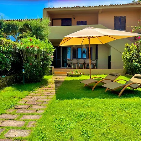 アパート New! Private Garden, Sleeps 8 In - Wifi & Private Parking - By Coral ポルト・チェルボ