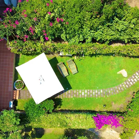 New! Private Garden, Sleeps 8 In - Wifi & Private Parking - By Coral
