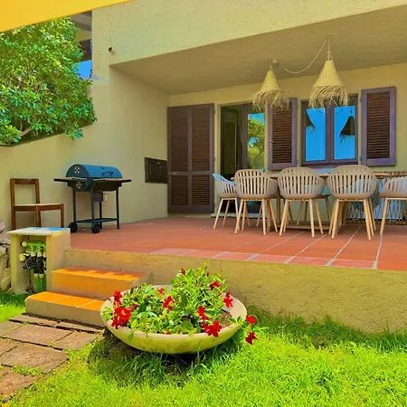 New! Private Garden, Sleeps 8 In - Wifi & Private Parking - By Coral アパート *